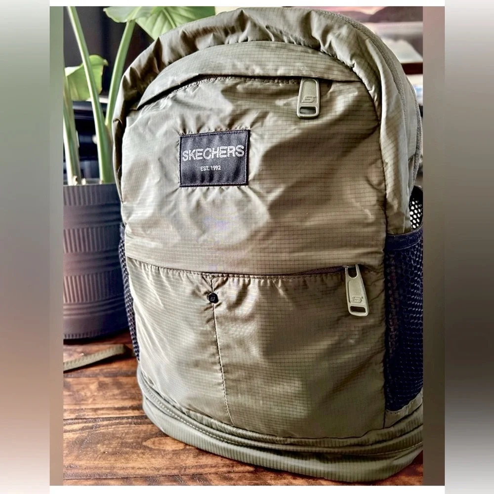 Skechers 16” Army Green Backpack Mesh Pockets & Padded Straps